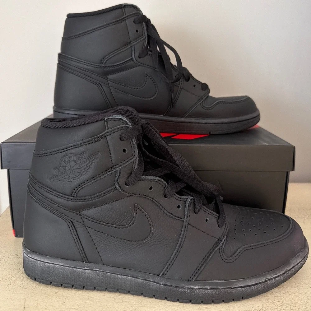 Nike Air Jordan 1 Retro High OG Triple Black Men Size 9 555088-022 2017 Sneaker